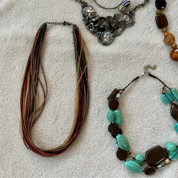 Lot of 10 Pieces of Statement Jewelry. - Picture 3 of 5